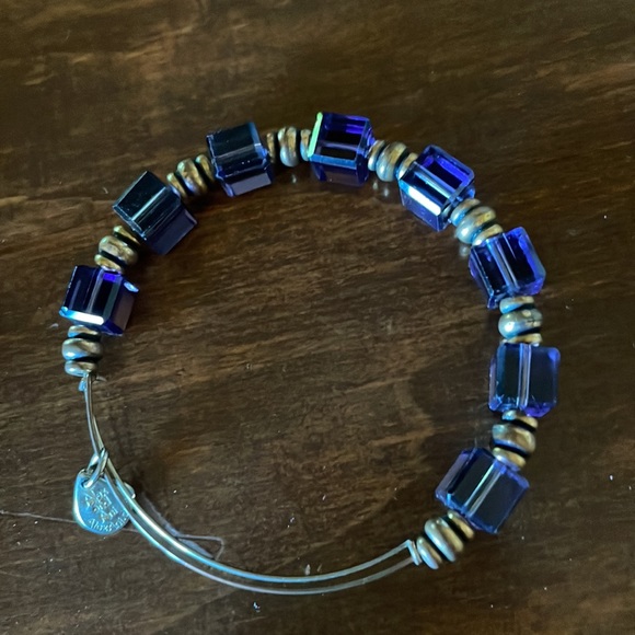 Vintage Swarovski bangle - Picture 2 of 3